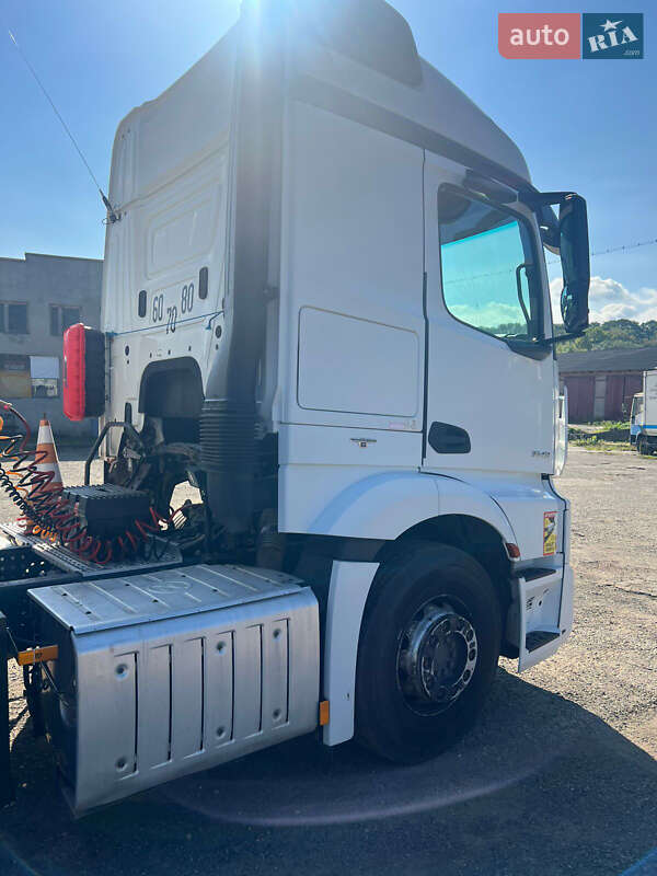 Бензовоз Mercedes-Benz Actros 2014 в Чернівцях