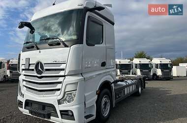 Контейнеровоз Mercedes-Benz Actros 2021 в 