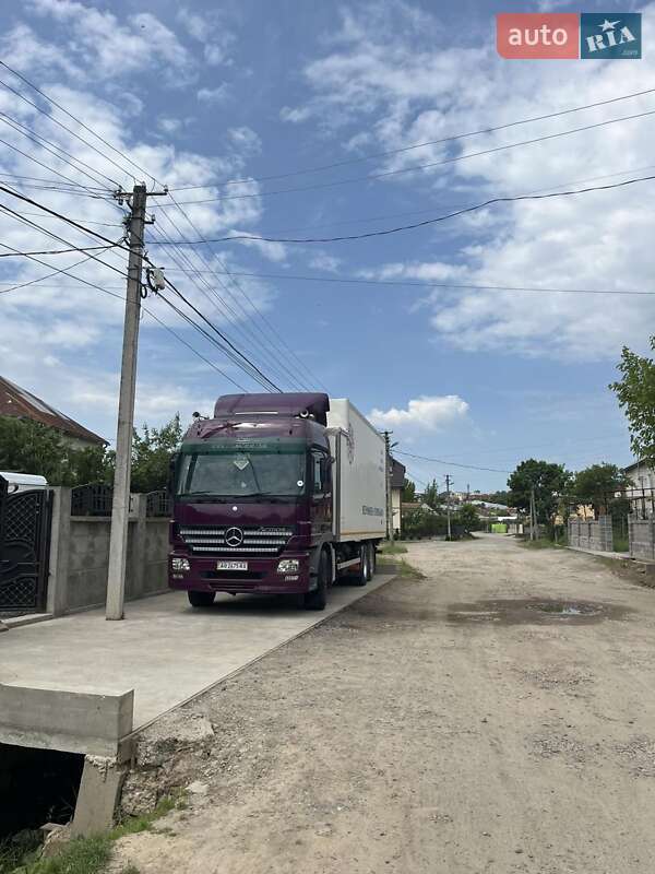 Грузовой фургон Mercedes-Benz Actros 2003 в Виноградове