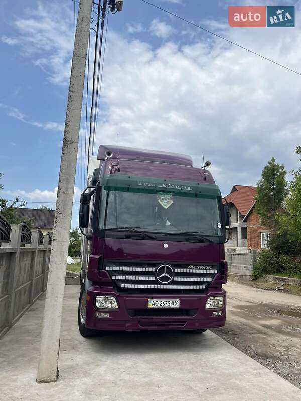 Грузовой фургон Mercedes-Benz Actros 2003 в Виноградове