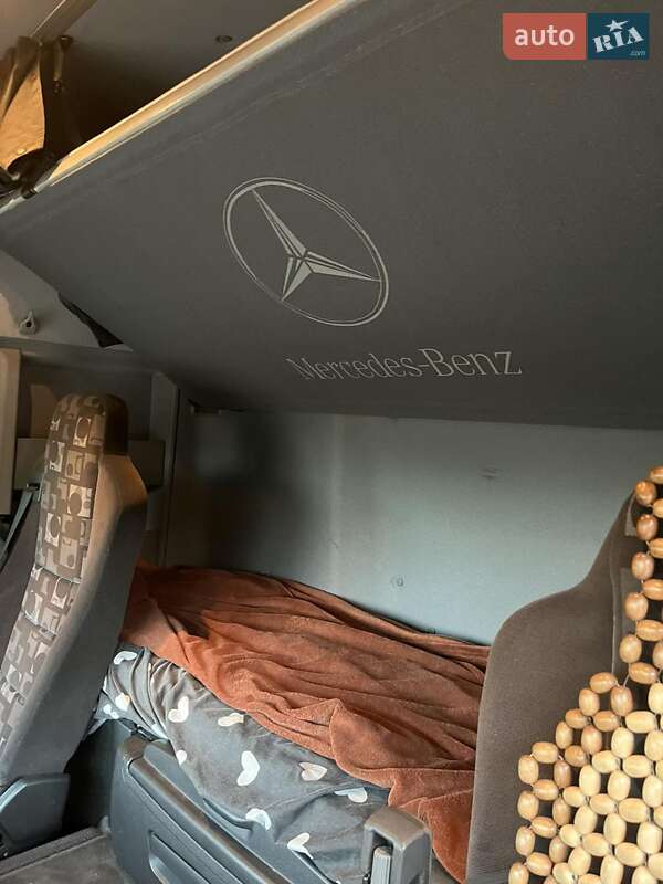 Грузовой фургон Mercedes-Benz Actros 2003 в Виноградове