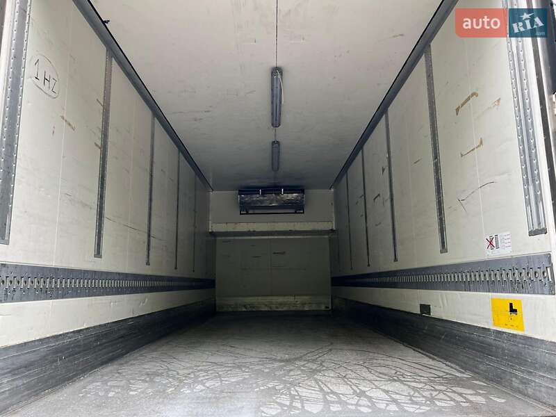 Контейнеровоз Mercedes-Benz Actros 2021 в Чернівцях