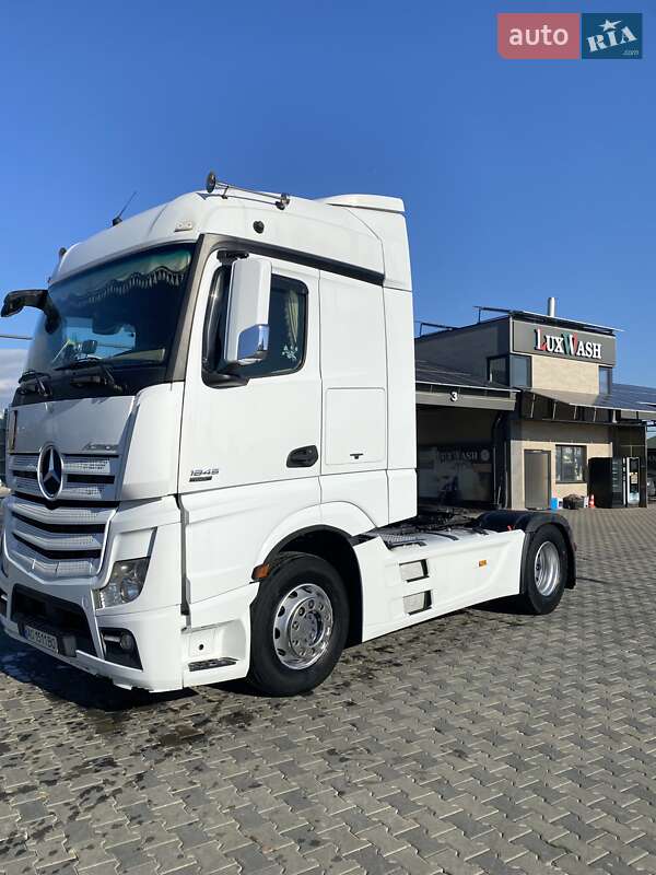 Тягач Mercedes-Benz Actros 2012 в Іршаві