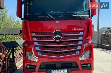 Тягач Mercedes-Benz Actros 2013 в Тячеве
