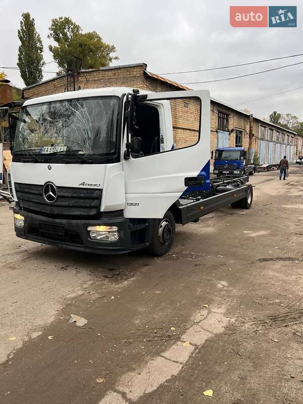 Mercedes-Benz Atego 2015