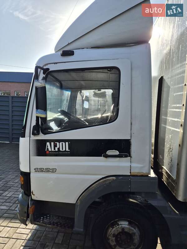 Вантажний фургон Mercedes-Benz Atego 2002 в Вільногірську