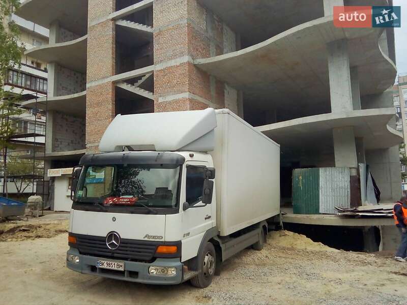 Вантажний фургон Mercedes-Benz Atego 2004 в Рівному