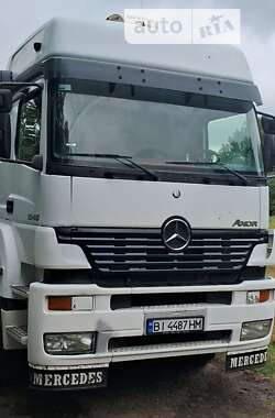 Тягач Mercedes-Benz Axor 2004 в Гребінці