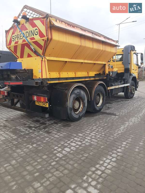 Пескоразбрасывающая машина Mercedes-Benz Axor 2012 в Львове