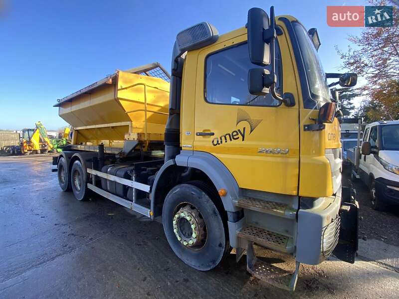 Пескоразбрасывающая машина Mercedes-Benz Axor 2012 в Львове