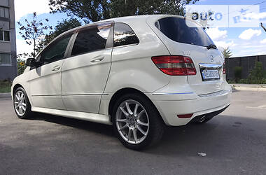 Хетчбек Mercedes-Benz B-Class 2011 в 