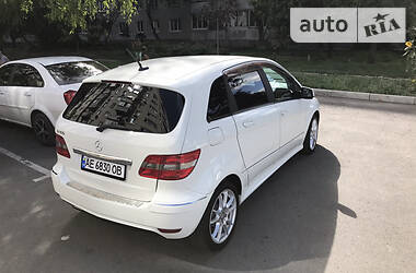 Хетчбек Mercedes-Benz B-Class 2011 в 