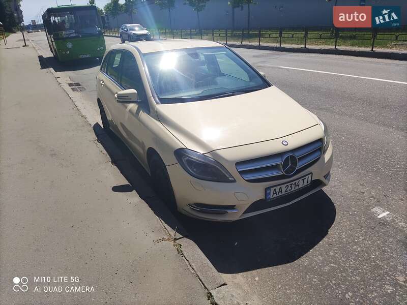 Хэтчбек Mercedes-Benz B-Class 2014 в Киеве