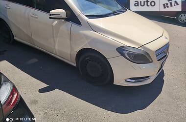 Хэтчбек Mercedes-Benz B-Class 2014 в Киеве