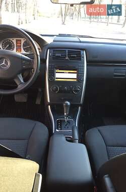 Хэтчбек Mercedes-Benz B-Class 2010 в 