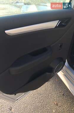 Хэтчбек Mercedes-Benz B-Class 2010 в 