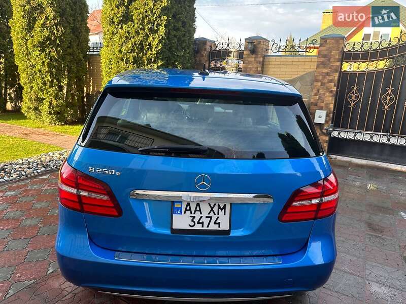 Хэтчбек Mercedes-Benz B-Class 2016 в Киеве