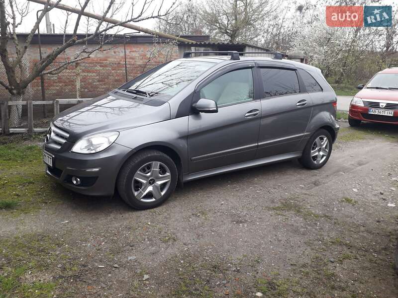 Хэтчбек Mercedes-Benz B-Class 2011 в 
