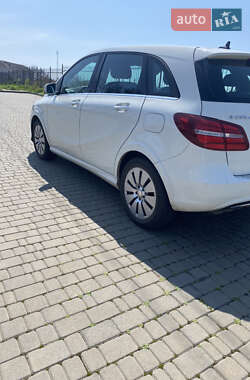 Хэтчбек Mercedes-Benz B-Class 2016 в 