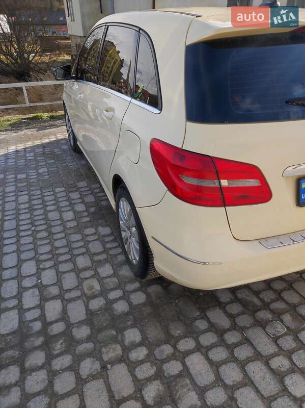 Хэтчбек Mercedes-Benz B-Class 2013 в Сходнице