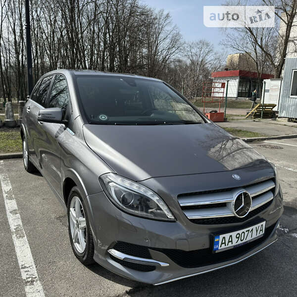 Хэтчбек Mercedes-Benz B-Class 2016 в Киеве фото 2 Хэтчбек Mercedes-Benz B-Class 2016 в Киеве