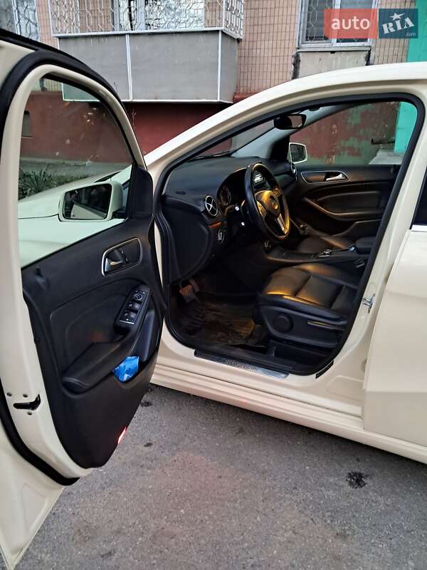 Хэтчбек Mercedes-Benz B-Class 2012 в Александрие