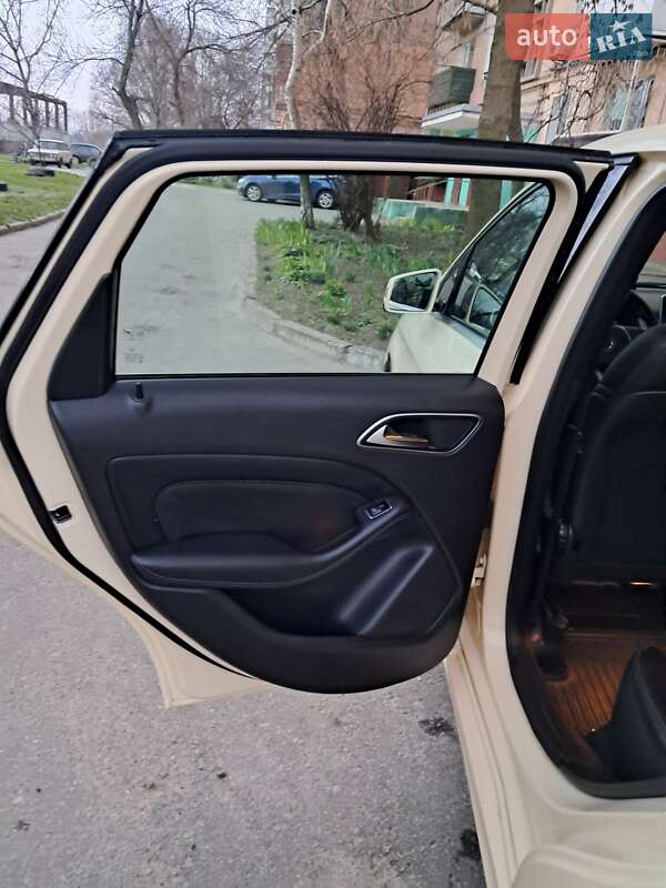 Хэтчбек Mercedes-Benz B-Class 2012 в Александрие