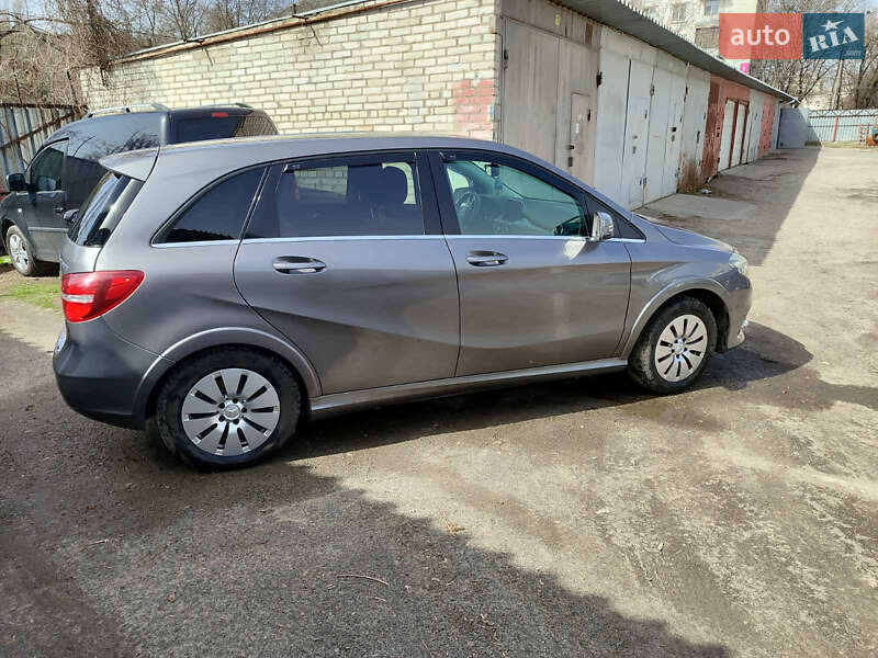 Хетчбек Mercedes-Benz B-Class 2015 в Києві фото 5 Хетчбек Mercedes-Benz B-Class 2015 в Києві