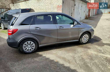 Хэтчбек Mercedes-Benz B-Class 2015 в 