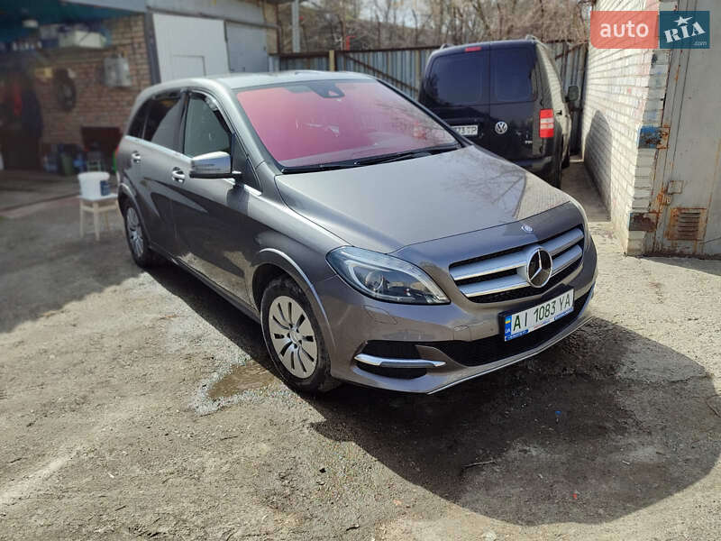 Хэтчбек Mercedes-Benz B-Class 2015 в 