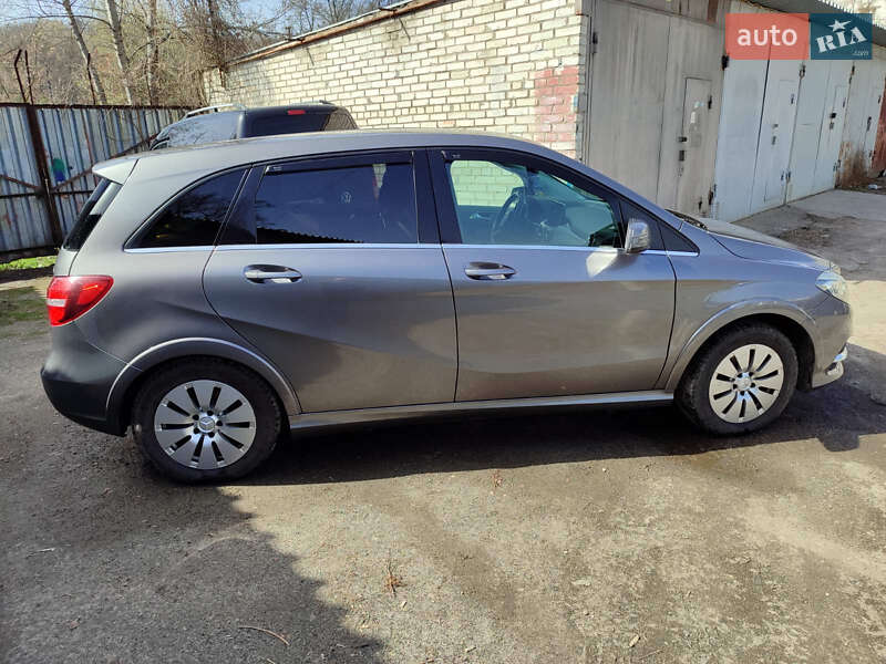 Хетчбек Mercedes-Benz B-Class 2015 в Києві фото 3 Хетчбек Mercedes-Benz B-Class 2015 в Києві