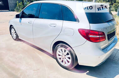 Хэтчбек Mercedes-Benz B-Class 2015 в 