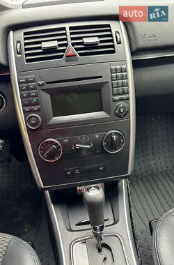 Хэтчбек Mercedes-Benz B-Class 2011 в 