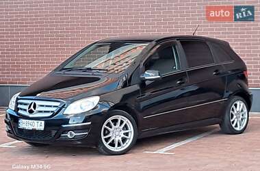 Хэтчбек Mercedes-Benz B-Class 2010 в 