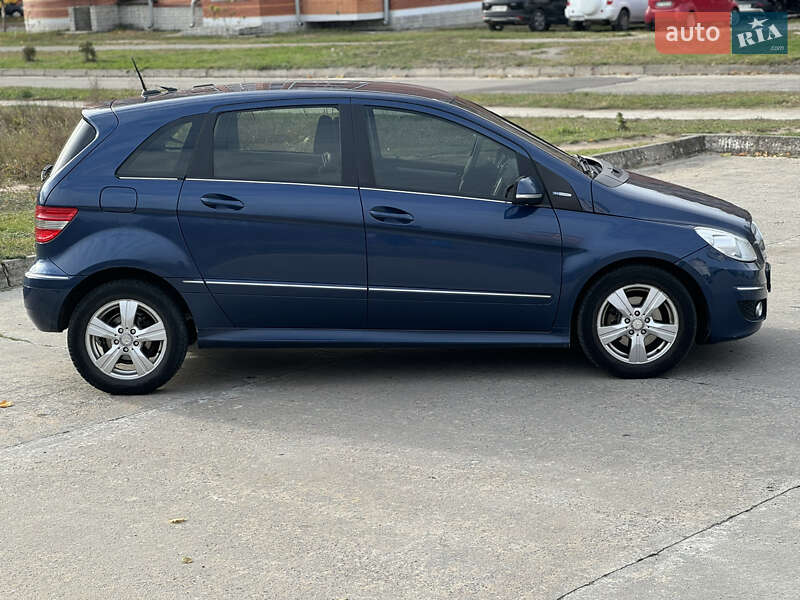 Хэтчбек Mercedes-Benz B-Class 2011 в Вараше