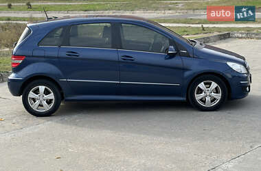 Хэтчбек Mercedes-Benz B-Class 2011 в 