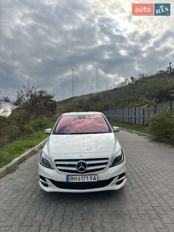 Хетчбек Mercedes-Benz B-Class 2016 в 