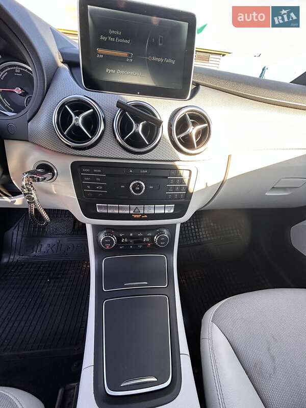 Хэтчбек Mercedes-Benz B-Class 2015 в Солонке