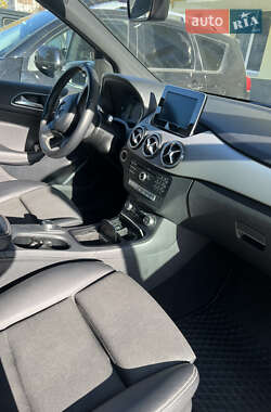 Хэтчбек Mercedes-Benz B-Class 2015 в 