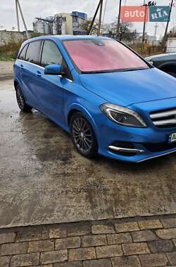 Хэтчбек Mercedes-Benz B-Class 2015 в 