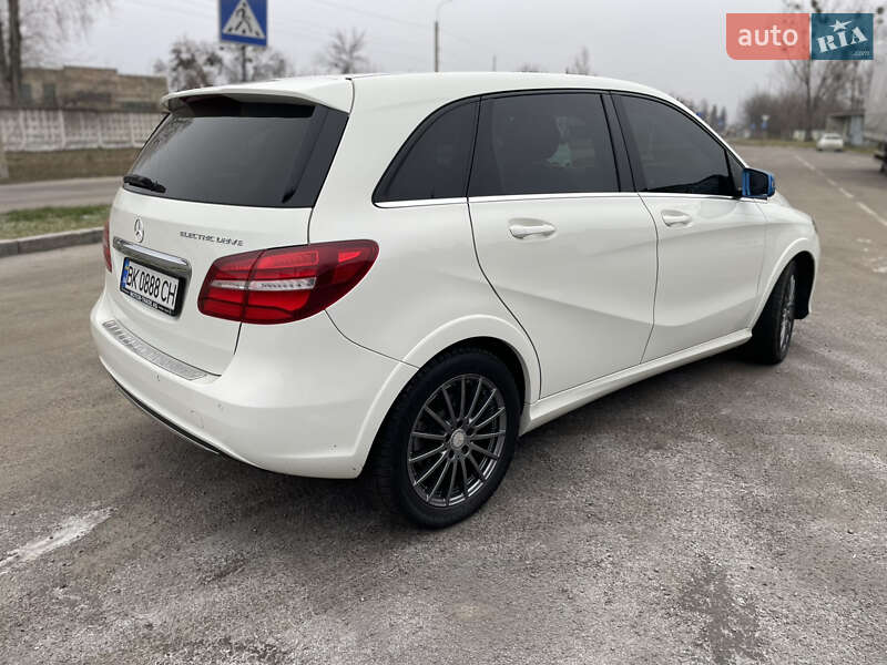Хетчбек Mercedes-Benz B-Class 2015 в Рівному фото 25 Хетчбек Mercedes-Benz B-Class 2015 в Рівному