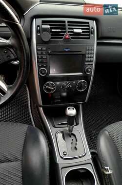 Хэтчбек Mercedes-Benz B-Class 2009 в 