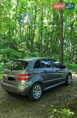 Хэтчбек Mercedes-Benz B-Class 2011 в 