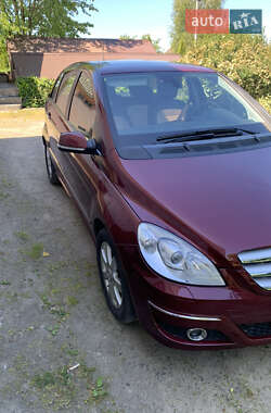 Хэтчбек Mercedes-Benz B-Class 2009 в 