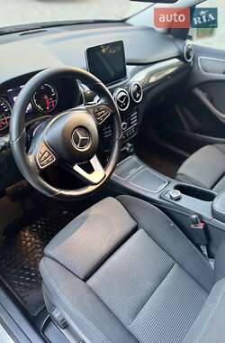 Хэтчбек Mercedes-Benz B-Class 2016 в 