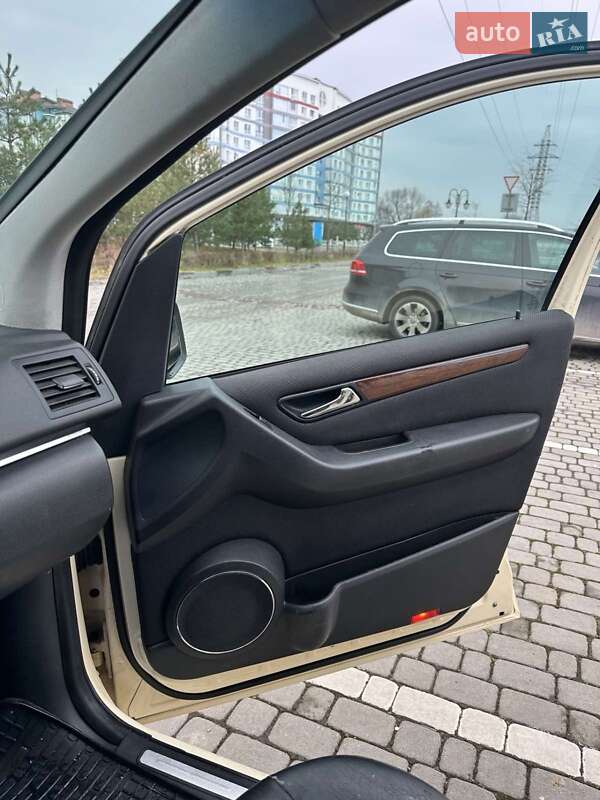 Хэтчбек Mercedes-Benz B-Class 2010 в Ивано-Франковске