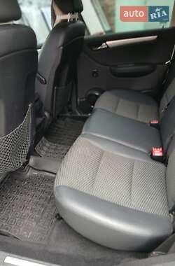 Хэтчбек Mercedes-Benz B-Class 2011 в 