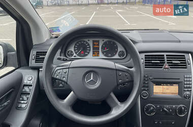 Хэтчбек Mercedes-Benz B-Class 2009 в 