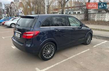 Хэтчбек Mercedes-Benz B-Class 2016 в 
