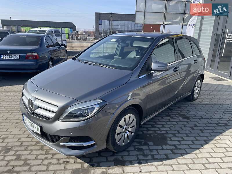 Хэтчбек Mercedes-Benz B-Class 2017 в 